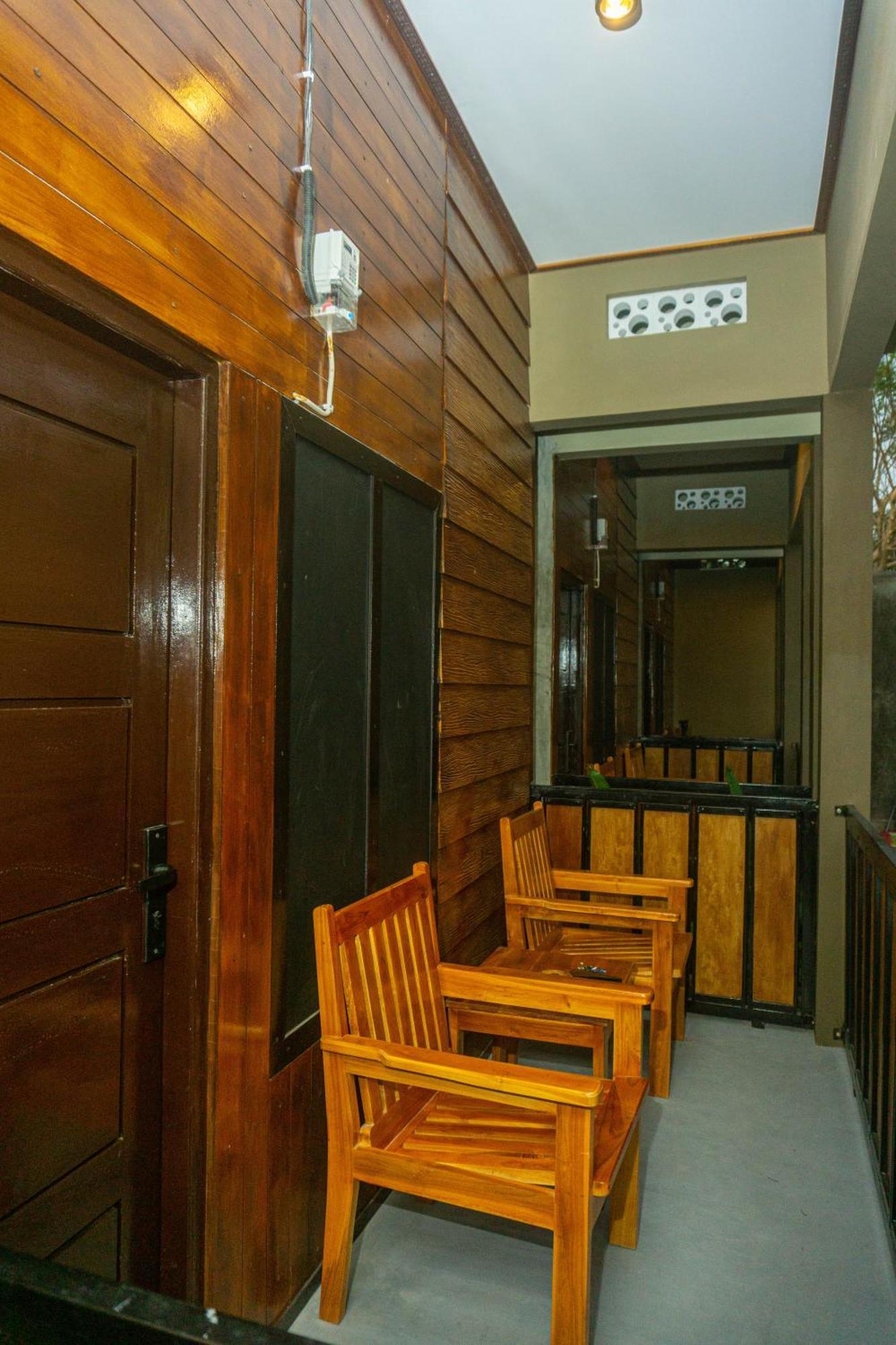 Grand Khalifah Guesthouse Sumbawa ภายนอก รูปภาพ